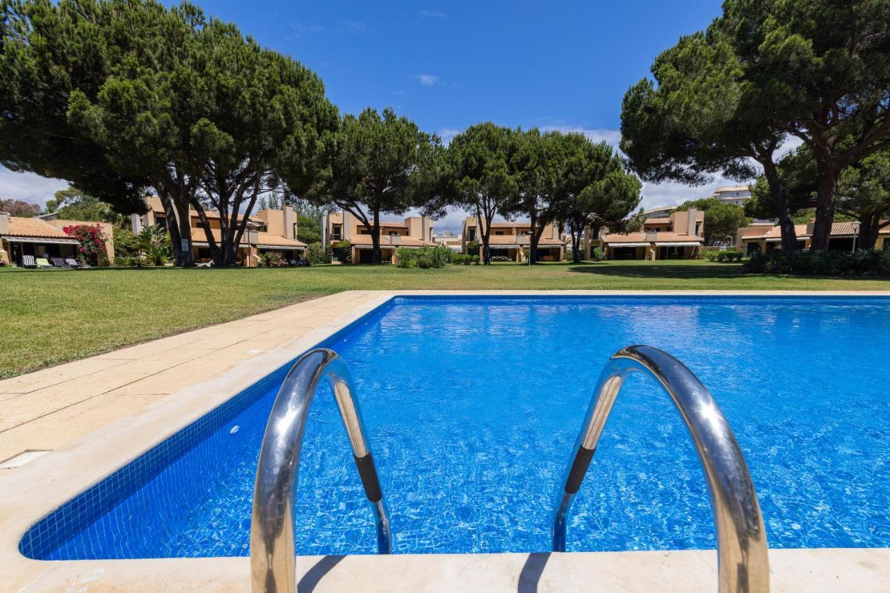 Casa De Ferias Com Piscina - Condominio Vilamouratenis Eksteriør bilde